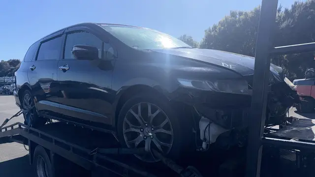 Cash For Cars Wellington tow truck collecting a Honda Odyssey &mdash; free same-day car removal across all Wellington suburbs